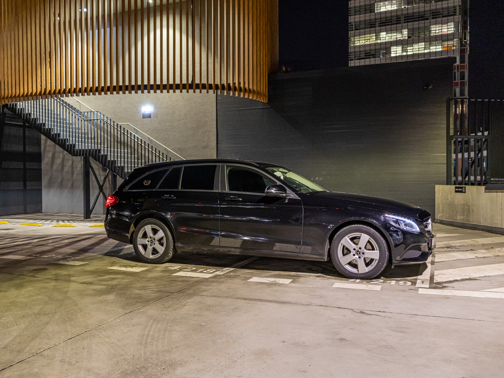Mercedes-Benz C-Class Combi Black - Side